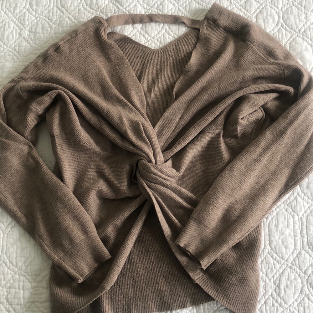 Back twist sweater